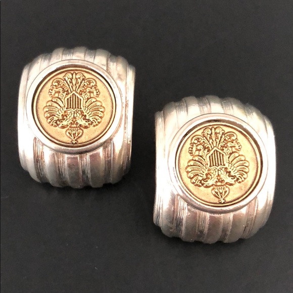 VINTAGE SILVERTONE & GOLDTONE CREST COIN EARRINGS - Picture 7 of 16